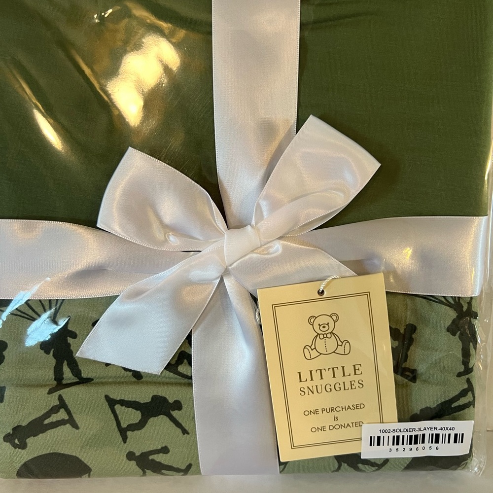 Little Snuggles Green Baby Blanket with White Bow